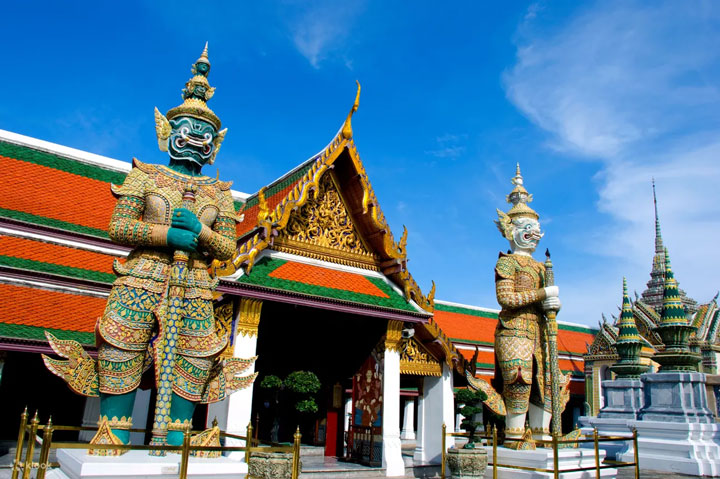 Giant-Yak-of-Wat-Phra-Kaew