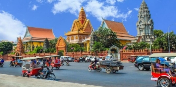 Jour 6 : Phnom Penh - Visite de la ville (B)