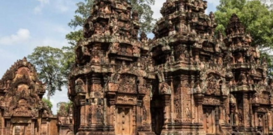 Jour 4 : Siem Reap – Banteay Srei - Banteay Samrê – Groupe de Roluos (B)