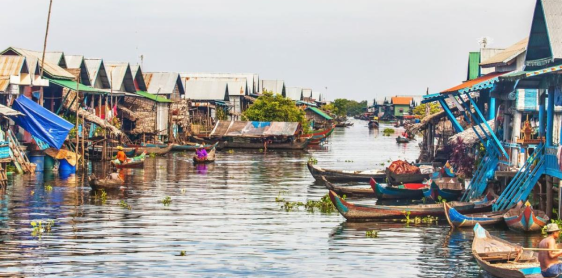Jour 5 : Siem Reap – Village flottant de Kampong Khleang – Chez l’habitant (B/D)