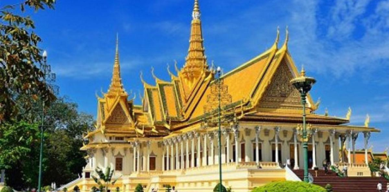 Jour 9 : Phnom Penh – Visite de la ville (B)
