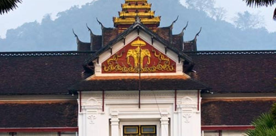 Jour 16 : Luang Prabang – Visite de la ville – Chute de Khuang Si (B)