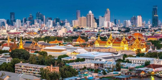 Jour 7 : Hanoi – Vol pour Bangkok – Découverte gastronomique de minuit en Tuk Tuk (B/D) Sans guide de/à l’aéroport – Guide Anglophone pour excursion gastronomique