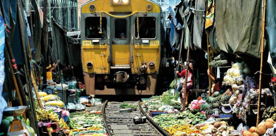 Jour 9 : Bangkok – Marché ferroviaire – Marché flottant – Bangkok (B)