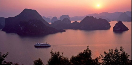 Jour 4 :  Baie d’Halong – Hanoi – Vol pour Saigon (B, L) Croisière partagée – Guide anglophone à bord - Sans guide à Sai Gon