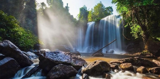 Jour 8 : Siem Reap - Phnom Kulen – Bang Melea (B)