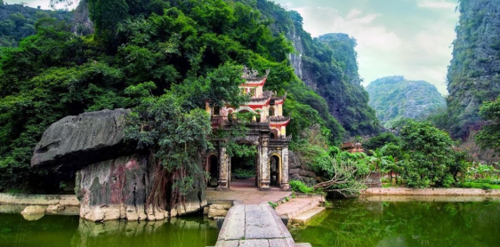 Jour 5 : Ninh Binh – Tam Coc – Hoa Lu – Hanoi (B)