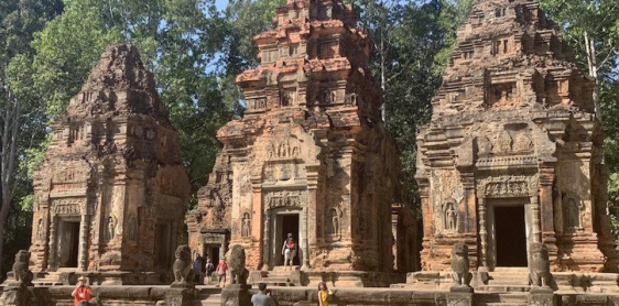 Jour 15 : Siem Reap – Banteay Srei - Banteay Samrê – Groupe de Roluos (B)