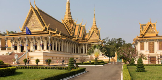Jour 20 : Phnom Penh – Visite de la ville (B)