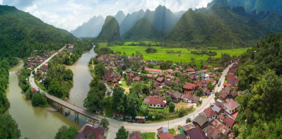 Jour 25 : Luang Prabang - Vang Vieng (B)