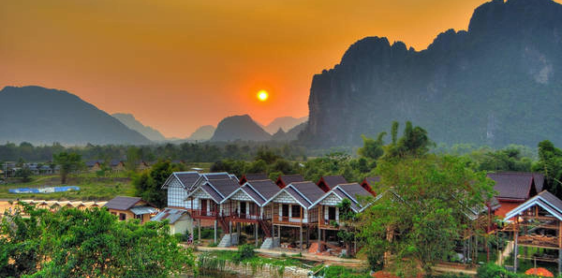 Jour 26 : Vang Vieng - Vientiane (B)
