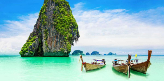 Jour 28 : Vientiane – Vol pour Bangkok – Vol pour Phuket  (B) Sans guide
