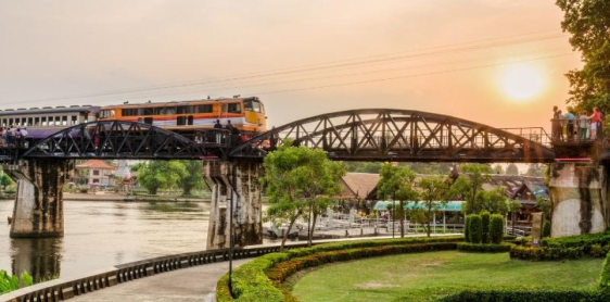 Jour 5: Kanchanaburi – Bangkok – Vol vers Yangon (B)