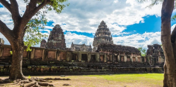 Jour 5. Ayutthaya – Phimai - Nakhon Ratchasima (B)