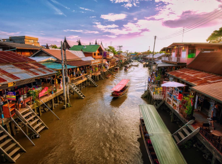 Maeklong Train Market & Amphawa Floating Market