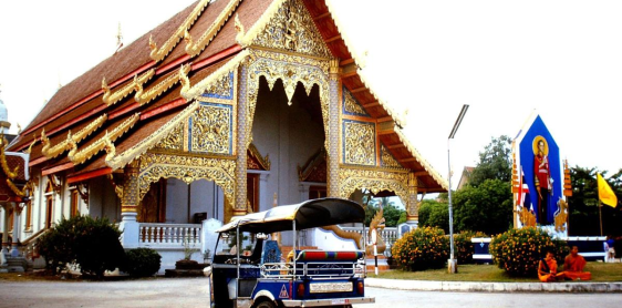 Half day tuk tuk tour to visit temples in Chiang Mai city