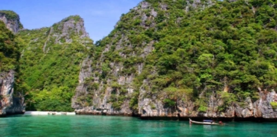 Day 5: Baan Krut Beach - Chumphon Beach (B)(122 km)