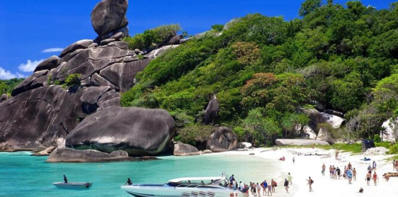 Jour 17 : Khao Lak – Tour collectif de plongée aux îles. Similan (B, L)