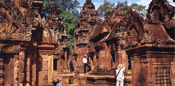 Jour 14 : Siem Reap – Banteay Srei - Banteay Samrê – Groupe de Roluos (B)