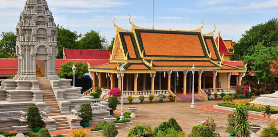 Jour 19 : Phnom Penh – Visite de la ville (B)