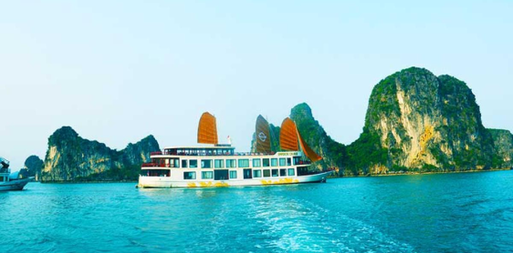 Jour 9 : Ninh Binh – Baie d’Halong (B, L, D)
