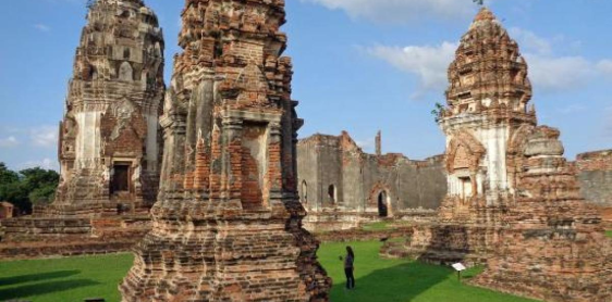 Jour 4 : Ayutthaya – Lopburi – Sukhothai (B)