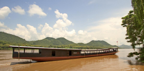 Jour 14 : Chiang Khong – Huay Xay – Pakbeng (B/L/D) Croisière partagée avec guide anglophone