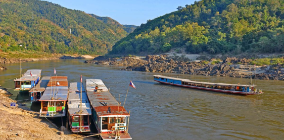 Jour 4 : Pakbeng – Luang Prabang (B, L) Croisière partagée avec guide anglophone à bord