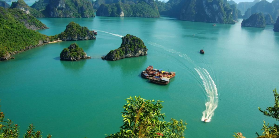 Jour 9 : Baie d’Halong – Ninh Binh (B, L) Croisière partagée avec guide anglophone à bord