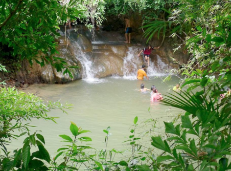 Cascade de source chaude et piscine à Krabi 12 heures