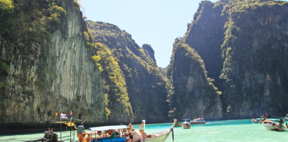 Jour 11 : Krabi – Koh Phi Phi en bateau rapide (B/L) Excursion partagée – Guide anglophone